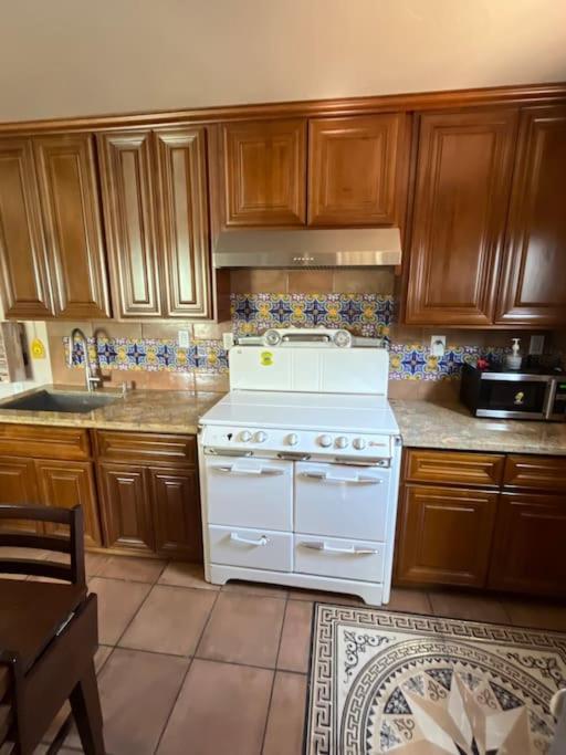 Charming Casita All Too Yourself Near Midtown Apartment Сакраменто Екстериор снимка