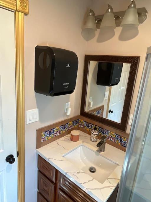 Charming Casita All Too Yourself Near Midtown Apartment Сакраменто Екстериор снимка