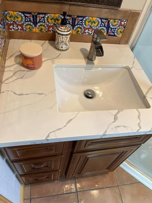 Charming Casita All Too Yourself Near Midtown Apartment Сакраменто Екстериор снимка