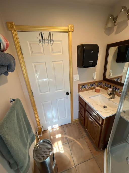 Charming Casita All Too Yourself Near Midtown Apartment Сакраменто Екстериор снимка