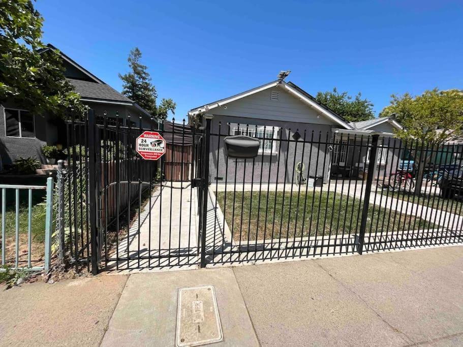 Charming Casita All Too Yourself Near Midtown Apartment Сакраменто Екстериор снимка